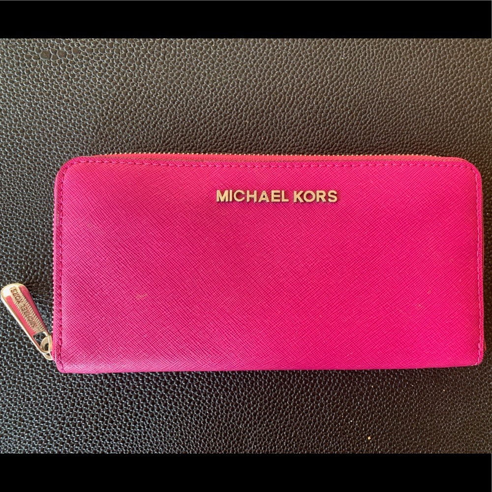 Michael Kors fuchsia wallet